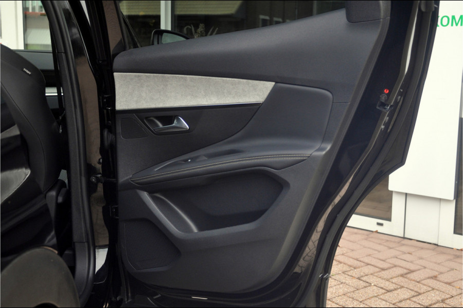 Peugeot 3008 1.2 PureTech 130 PK GT | Panoramadak | Black Pack | Eerste Eigenaar!