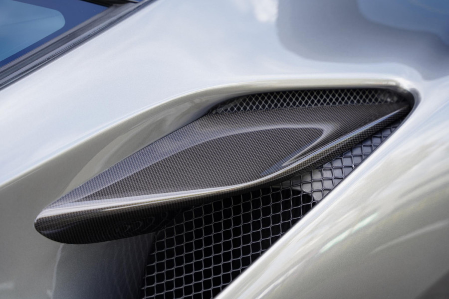 Ferrari F8 Tributo 3.9 V8 HELE / 6 D.KM / Full Carbon Exterior / Full ADAS
