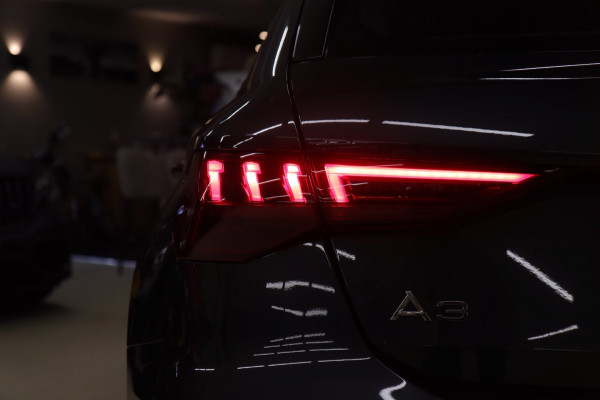 Audi A3 Sportback 30 TFSI Business edition NAP /CARPLAY/ACC/LANEASSIST/REMASSIST/SFEERVER/VOL