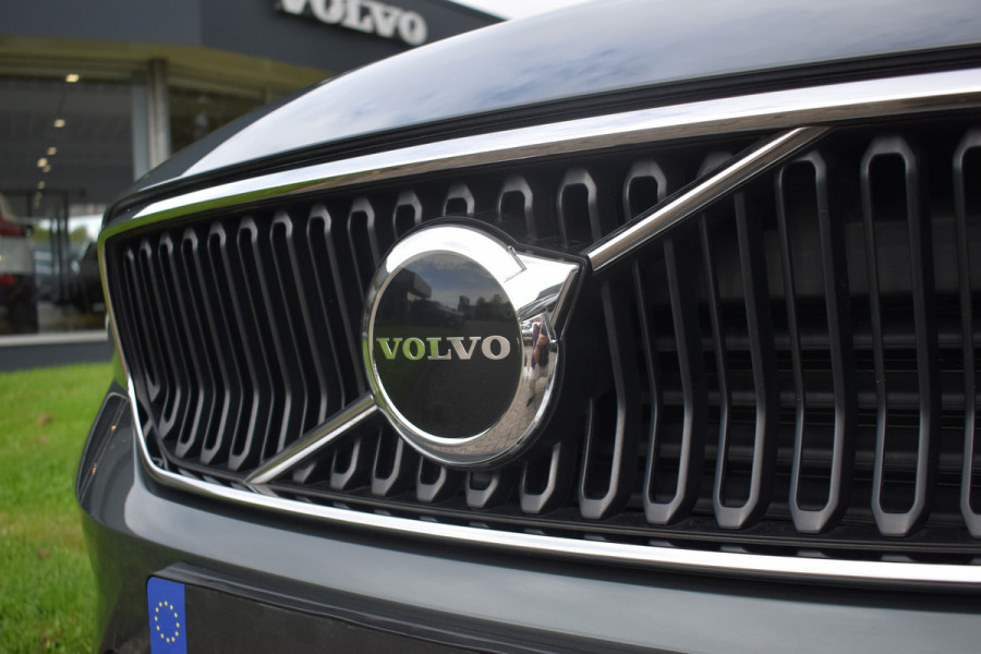 Volvo XC40 B3 Core | Leder |  ACC | Stoel stuurwiel verwarmd | Camera + PDC |