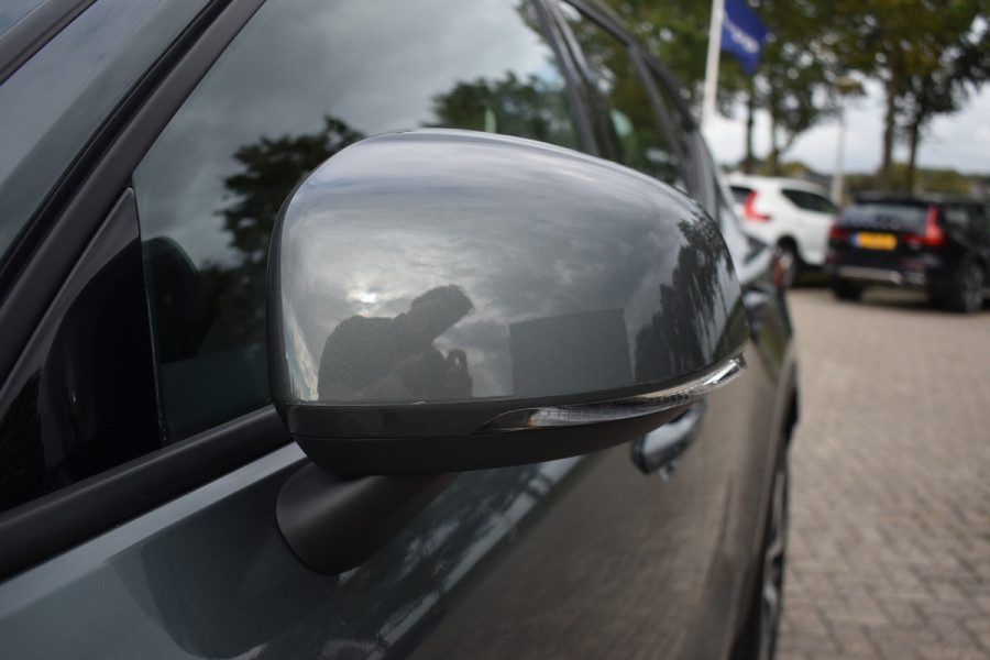 Volvo XC40 B3 Core | Leder |  ACC | Stoel stuurwiel verwarmd | Camera + PDC |