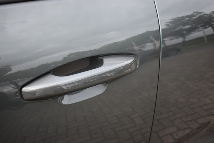 Volvo XC40 B3 Core | Leder |  ACC | Stoel stuurwiel verwarmd | Camera + PDC |