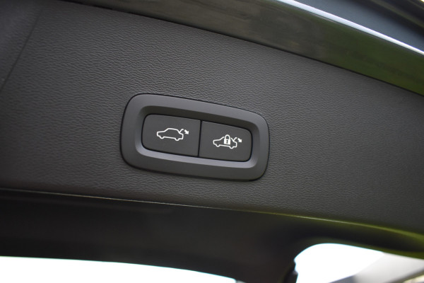 Volvo XC40 B3 Core | Leder |  ACC | Stoel stuurwiel verwarmd | Camera + PDC |