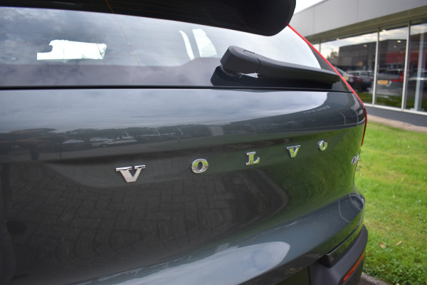 Volvo XC40 B3 Core | Leder |  ACC | Stoel stuurwiel verwarmd | Camera + PDC |