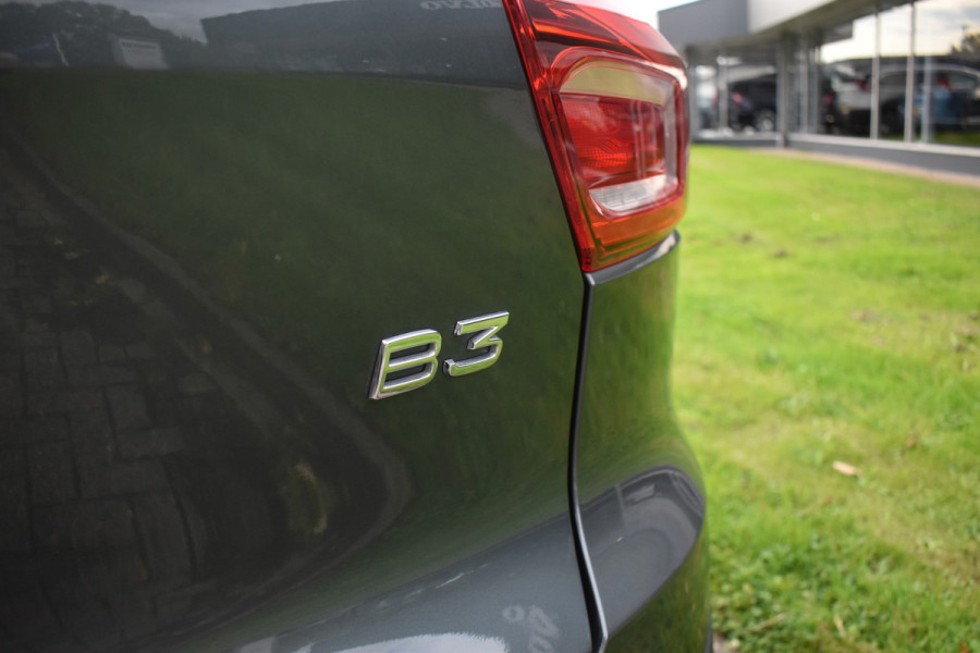 Volvo XC40 B3 Core | Leder |  ACC | Stoel stuurwiel verwarmd | Camera + PDC |
