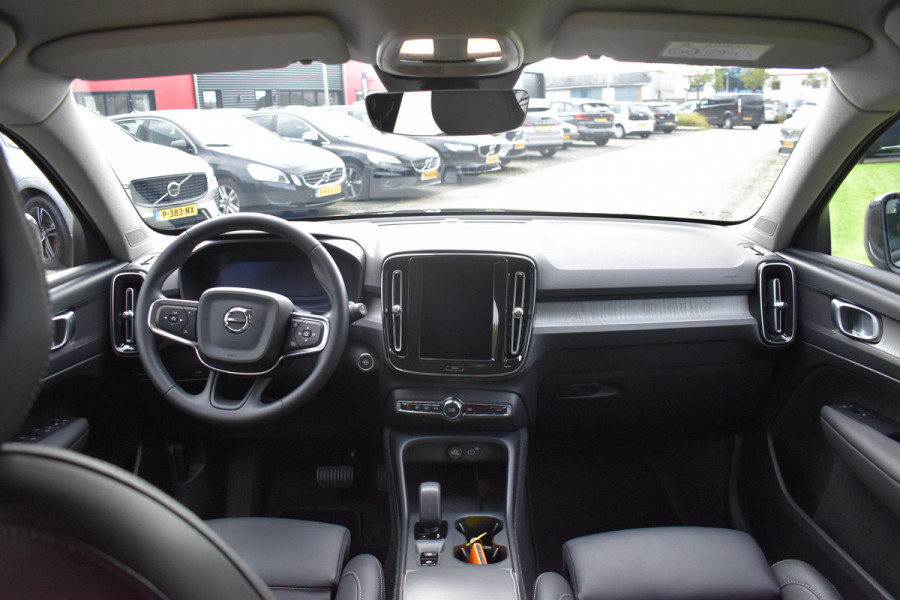 Volvo XC40 B3 Core | Leder |  ACC | Stoel stuurwiel verwarmd | Camera + PDC |