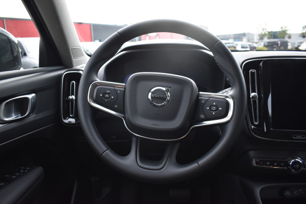 Volvo XC40 B3 Core | Leder |  ACC | Stoel stuurwiel verwarmd | Camera + PDC |