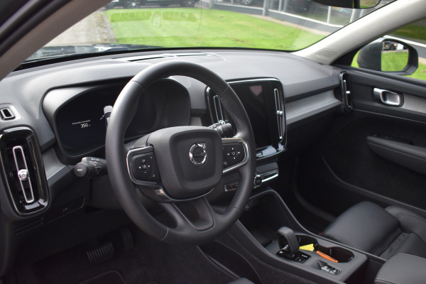 Volvo XC40 B3 Core | Leder |  ACC | Stoel stuurwiel verwarmd | Camera + PDC |