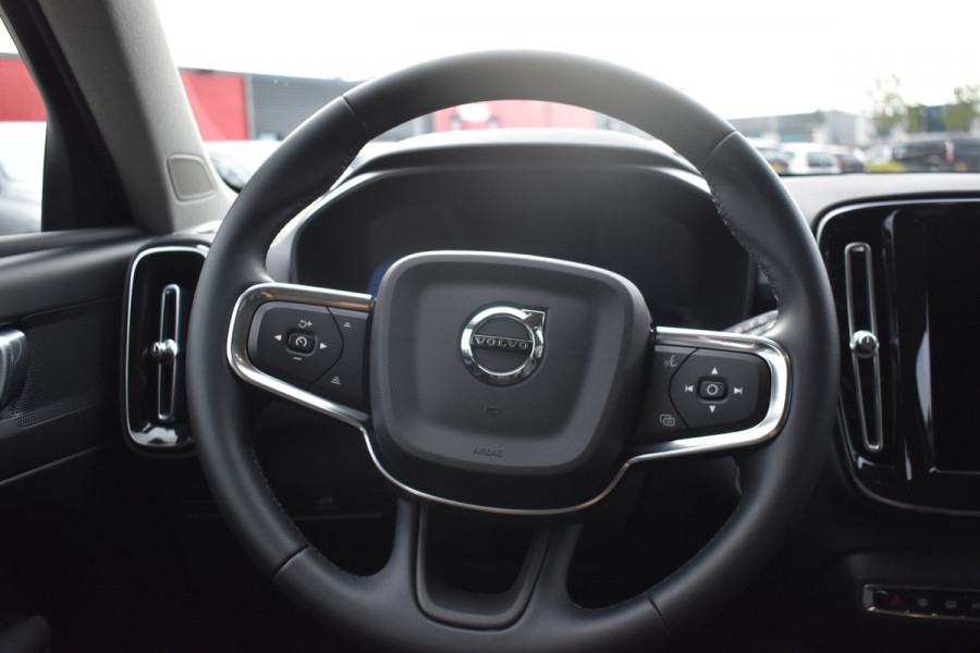 Volvo XC40 B3 Core | Leder |  ACC | Stoel stuurwiel verwarmd | Camera + PDC |