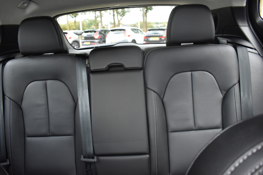 Volvo XC40 B3 Core | Leder |  ACC | Stoel stuurwiel verwarmd | Camera + PDC |