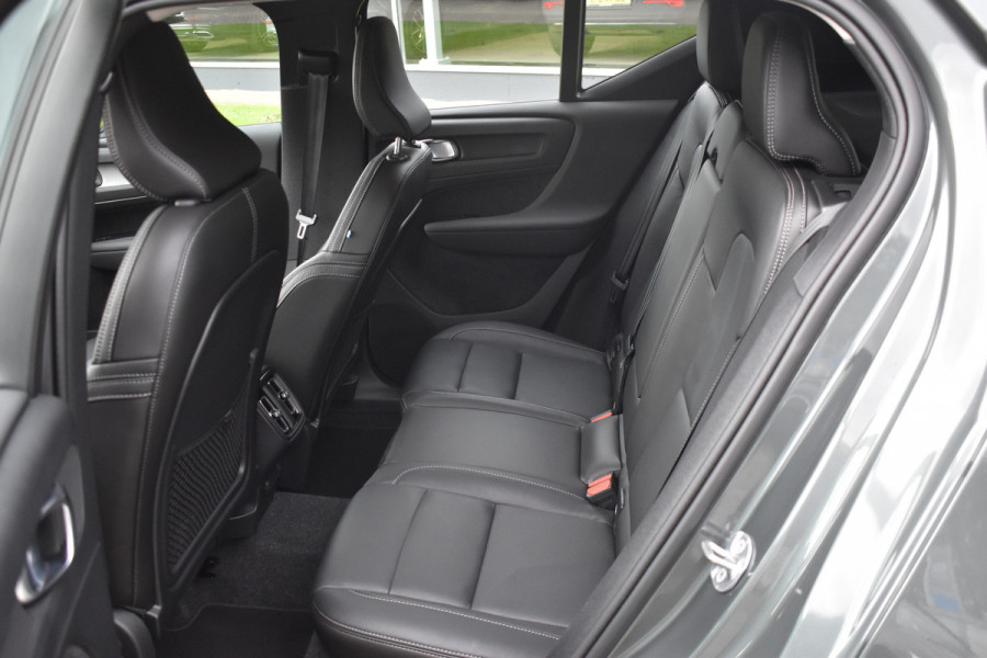 Volvo XC40 B3 Core | Leder |  ACC | Stoel stuurwiel verwarmd | Camera + PDC |