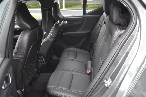 Volvo XC40 B3 Core | Leder |  ACC | Stoel stuurwiel verwarmd | Camera + PDC |