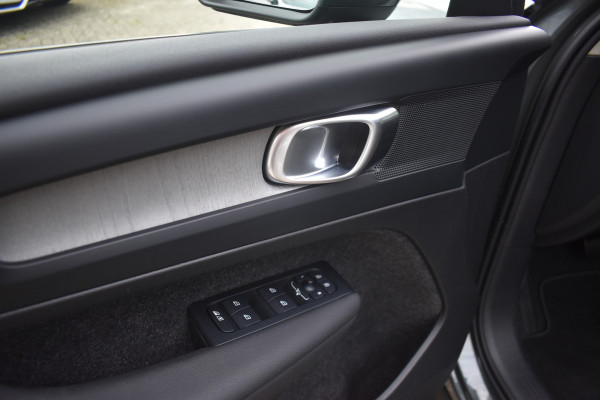 Volvo XC40 B3 Core | Leder |  ACC | Stoel stuurwiel verwarmd | Camera + PDC |