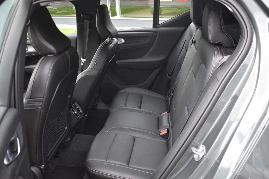 Volvo XC40 B3 Core | Leder |  ACC | Stoel stuurwiel verwarmd | Camera + PDC |