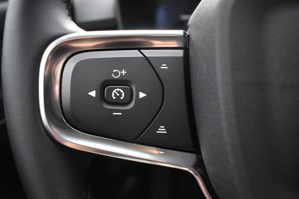 Volvo XC40 B3 Core | Leder |  ACC | Stoel stuurwiel verwarmd | Camera + PDC |
