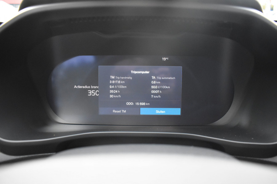 Volvo XC40 B3 Core | Leder |  ACC | Stoel stuurwiel verwarmd | Camera + PDC |