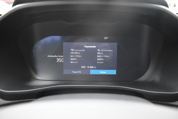 Volvo XC40 B3 Core | Leder |  ACC | Stoel stuurwiel verwarmd | Camera + PDC |