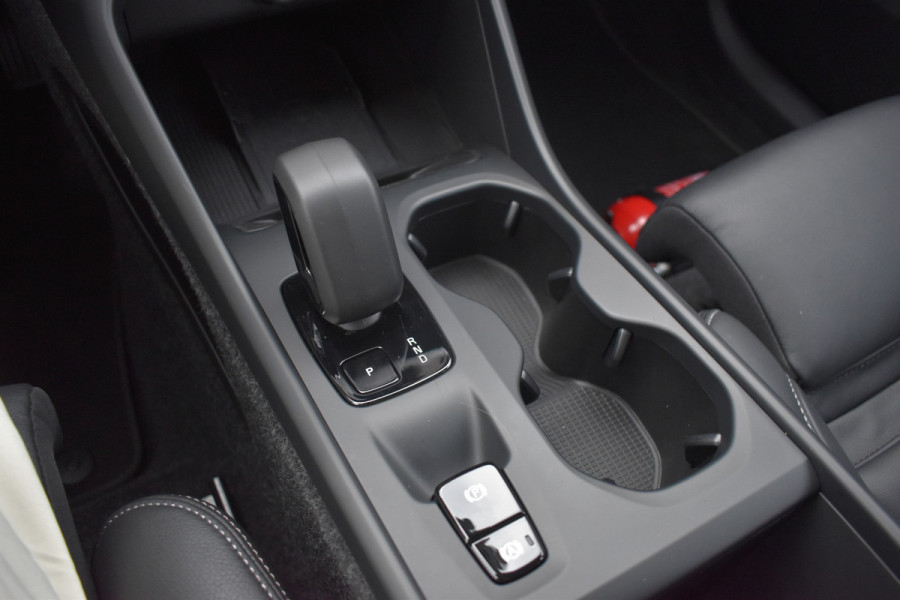 Volvo XC40 B3 Core | Leder |  ACC | Stoel stuurwiel verwarmd | Camera + PDC |