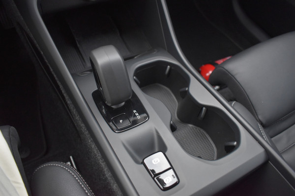 Volvo XC40 B3 Core | Leder |  ACC | Stoel stuurwiel verwarmd | Camera + PDC |