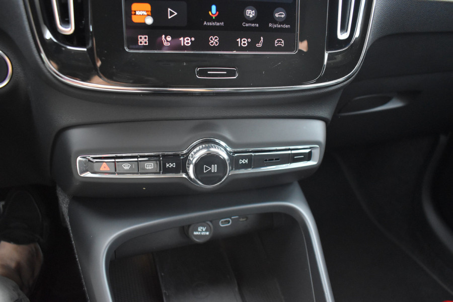 Volvo XC40 B3 Core | Leder |  ACC | Stoel stuurwiel verwarmd | Camera + PDC |