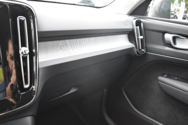 Volvo XC40 B3 Core | Leder |  ACC | Stoel stuurwiel verwarmd | Camera + PDC |