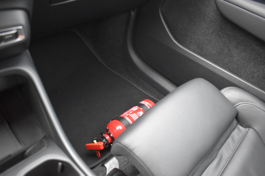Volvo XC40 B3 Core | Leder |  ACC | Stoel stuurwiel verwarmd | Camera + PDC |