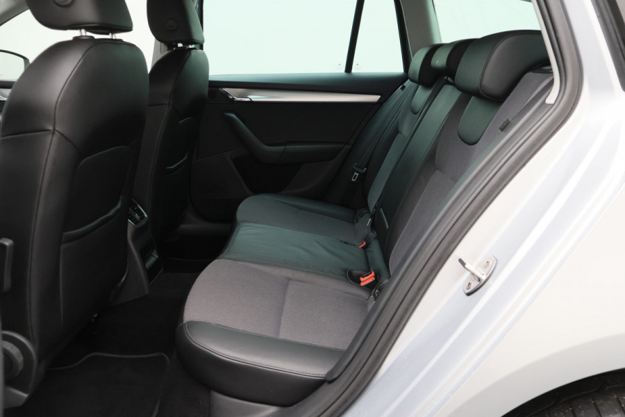 Škoda Octavia Combi 1.5 TSI DSG Greentech Business Edition Camera, Apple Carplay, Trekhaak, Climate, Stoelverwarming, PDC