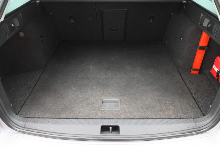 Škoda Octavia Combi 1.5 TSI DSG Greentech Business Edition Camera, Apple Carplay, Trekhaak, Climate, Stoelverwarming, PDC