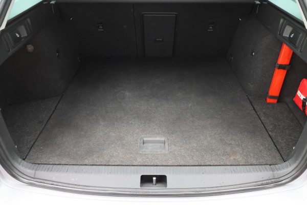 Škoda Octavia Combi 1.5 TSI DSG Greentech Business Edition Camera, Apple Carplay, Trekhaak, Climate, Stoelverwarming, PDC