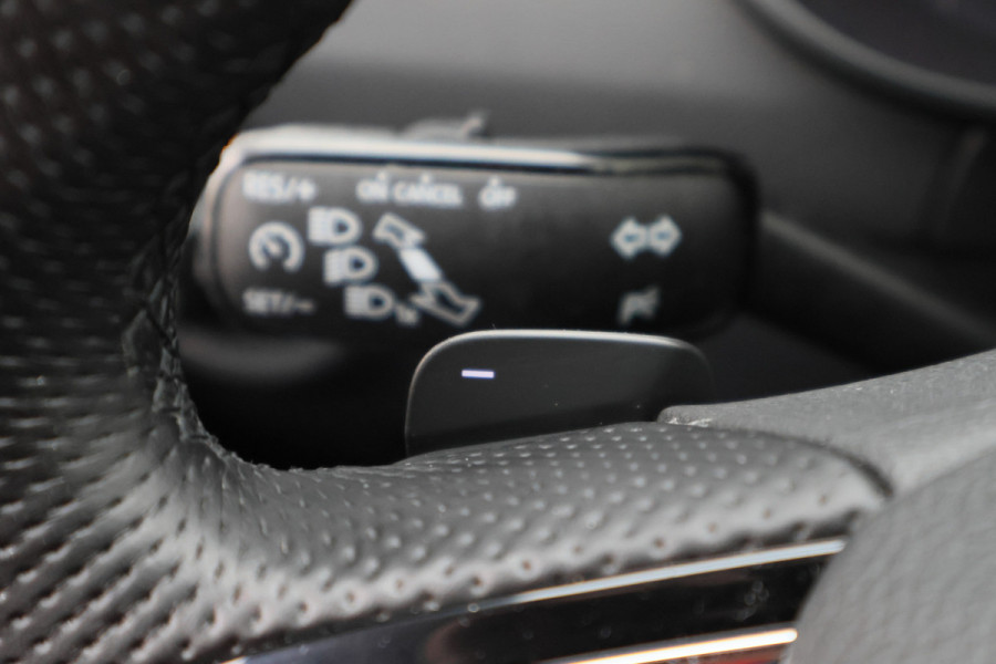 Škoda Octavia Combi 1.5 TSI DSG Greentech Business Edition Camera, Apple Carplay, Trekhaak, Climate, Stoelverwarming, PDC