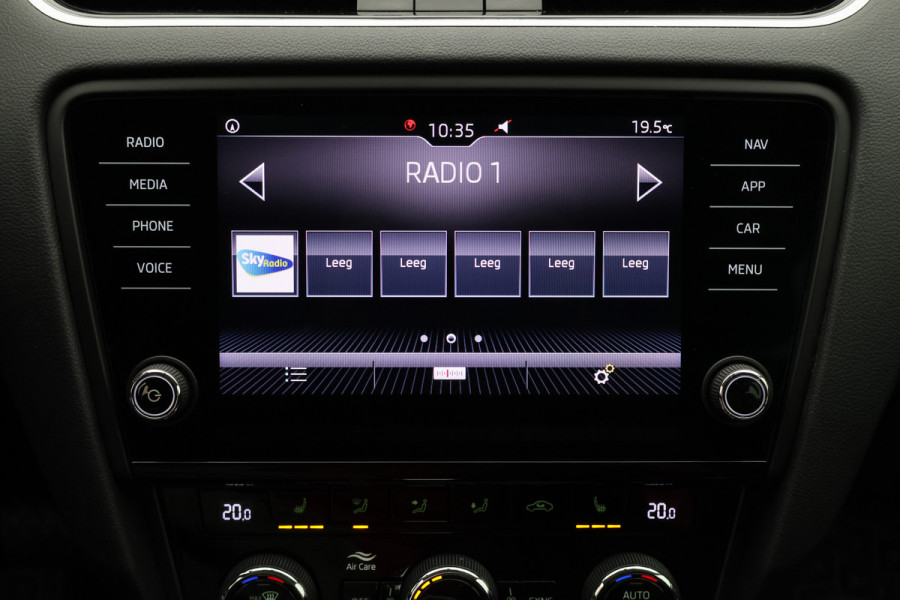 Škoda Octavia Combi 1.5 TSI DSG Greentech Business Edition Camera, Apple Carplay, Trekhaak, Climate, Stoelverwarming, PDC