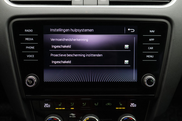 Škoda Octavia Combi 1.5 TSI DSG Greentech Business Edition Camera, Apple Carplay, Trekhaak, Climate, Stoelverwarming, PDC