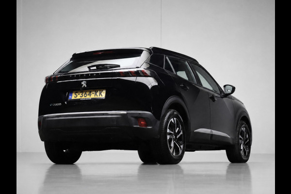 Peugeot e-2008 EV Allure 50 kWh Sport SOH 90% (APPLE CARPLAY,NAVI,CAMERA,PDC,CLIMTE,CRUISE,LED,SPORTSTOELEN,LM VELGEN,NETTE STAAT)