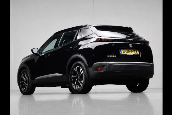 Peugeot e-2008 EV Allure 50 kWh Sport SOH 90% (APPLE CARPLAY,NAVI,CAMERA,PDC,CLIMTE,CRUISE,LED,SPORTSTOELEN,LM VELGEN,NETTE STAAT)