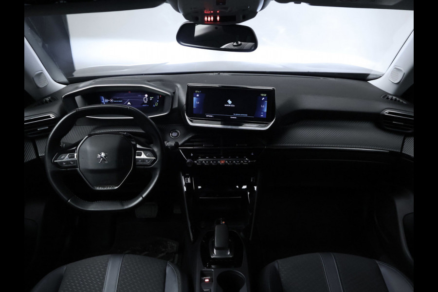 Peugeot e-2008 EV Allure 50 kWh Sport SOH 90% (APPLE CARPLAY,NAVI,CAMERA,PDC,CLIMTE,CRUISE,LED,SPORTSTOELEN,LM VELGEN,NETTE STAAT)