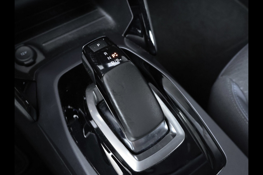 Peugeot e-2008 EV Allure 50 kWh Sport SOH 90% (APPLE CARPLAY,NAVI,CAMERA,PDC,CLIMTE,CRUISE,LED,SPORTSTOELEN,LM VELGEN,NETTE STAAT)