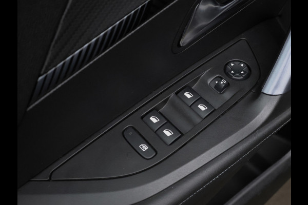 Peugeot e-2008 EV Allure 50 kWh Sport SOH 90% (APPLE CARPLAY,NAVI,CAMERA,PDC,CLIMTE,CRUISE,LED,SPORTSTOELEN,LM VELGEN,NETTE STAAT)