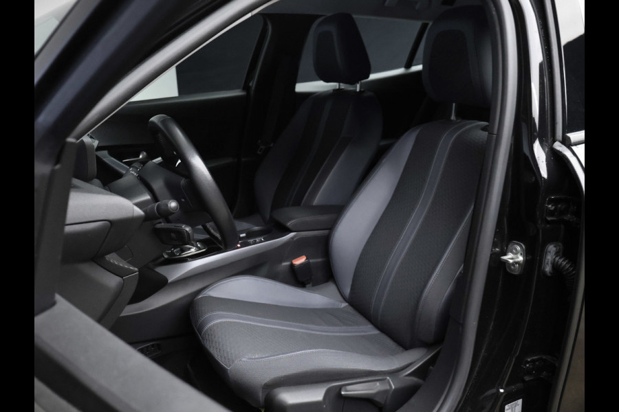 Peugeot e-2008 EV Allure 50 kWh Sport SOH 90% (APPLE CARPLAY,NAVI,CAMERA,PDC,CLIMTE,CRUISE,LED,SPORTSTOELEN,LM VELGEN,NETTE STAAT)