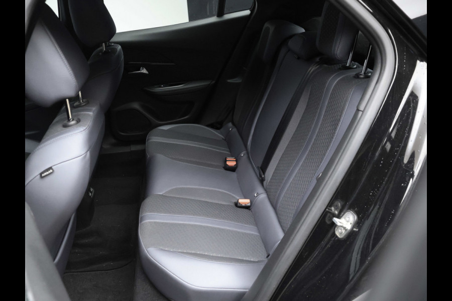 Peugeot e-2008 EV Allure 50 kWh Sport SOH 90% (APPLE CARPLAY,NAVI,CAMERA,PDC,CLIMTE,CRUISE,LED,SPORTSTOELEN,LM VELGEN,NETTE STAAT)