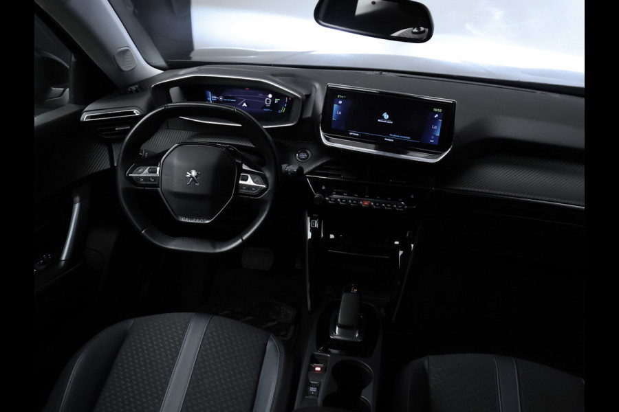 Peugeot e-2008 EV Allure 50 kWh Sport SOH 90% (APPLE CARPLAY,NAVI,CAMERA,PDC,CLIMTE,CRUISE,LED,SPORTSTOELEN,LM VELGEN,NETTE STAAT)