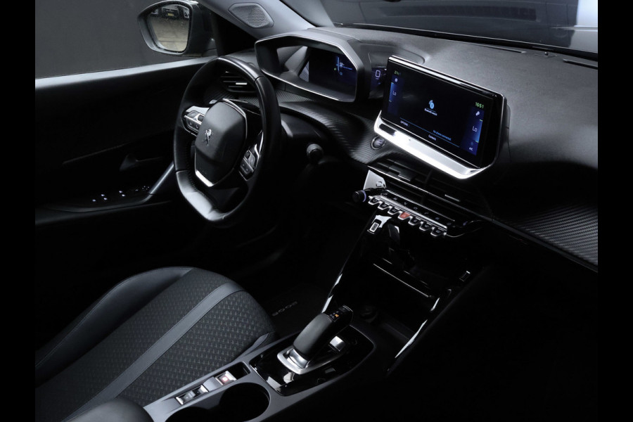 Peugeot e-2008 EV Allure 50 kWh Sport SOH 90% (APPLE CARPLAY,NAVI,CAMERA,PDC,CLIMTE,CRUISE,LED,SPORTSTOELEN,LM VELGEN,NETTE STAAT)