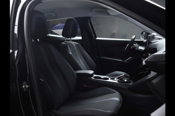 Peugeot e-2008 EV Allure 50 kWh Sport SOH 90% (APPLE CARPLAY,NAVI,CAMERA,PDC,CLIMTE,CRUISE,LED,SPORTSTOELEN,LM VELGEN,NETTE STAAT)