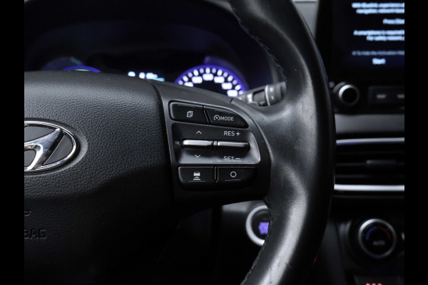 Hyundai Kona 1.6 GDI HEV Fashion Sport (APPLE CARPLAY,HEAD-UP DISPLAY,NAVI,CAMERA,PDC,CRUISE,GETINT,LED,SPORTSTOELEN,LM VELGEN)
