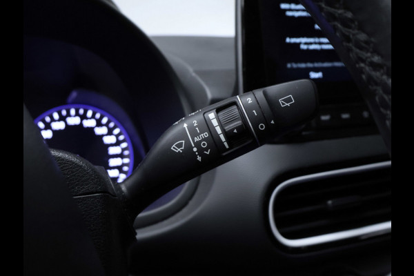 Hyundai Kona 1.6 GDI HEV Fashion Sport (APPLE CARPLAY,HEAD-UP DISPLAY,NAVI,CAMERA,PDC,CRUISE,GETINT,LED,SPORTSTOELEN,LM VELGEN)