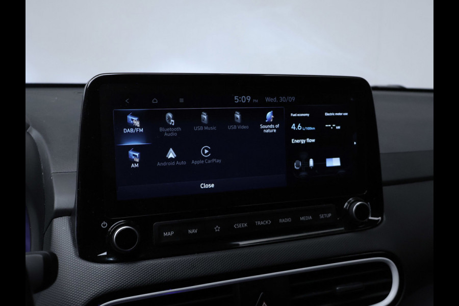 Hyundai Kona 1.6 GDI HEV Fashion Sport (APPLE CARPLAY,HEAD-UP DISPLAY,NAVI,CAMERA,PDC,CRUISE,GETINT,LED,SPORTSTOELEN,LM VELGEN)