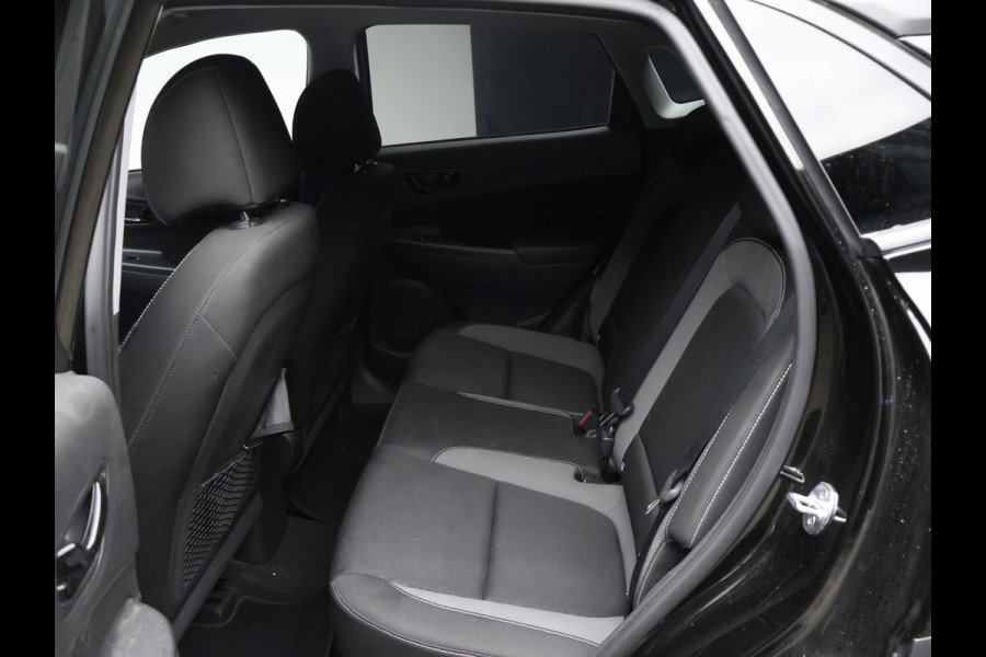 Hyundai Kona 1.6 GDI HEV Fashion Sport (APPLE CARPLAY,HEAD-UP DISPLAY,NAVI,CAMERA,PDC,CRUISE,GETINT,LED,SPORTSTOELEN,LM VELGEN)