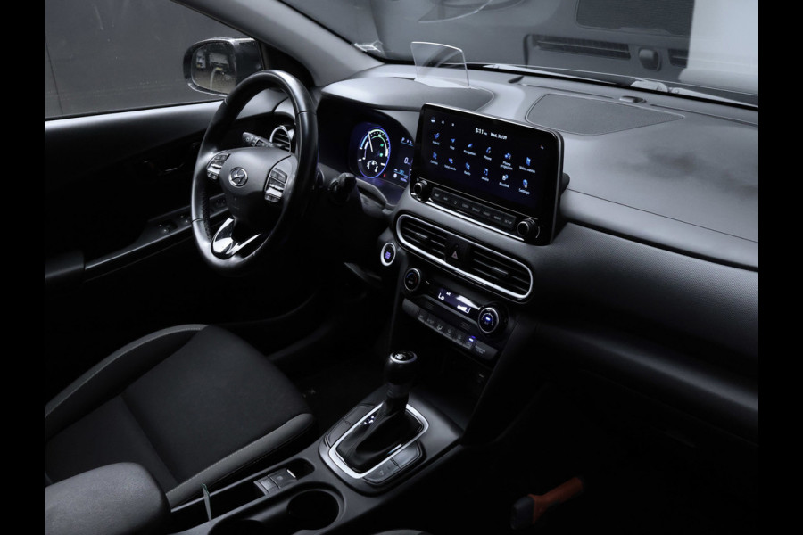 Hyundai Kona 1.6 GDI HEV Fashion Sport (APPLE CARPLAY,HEAD-UP DISPLAY,NAVI,CAMERA,PDC,CRUISE,GETINT,LED,SPORTSTOELEN,LM VELGEN)