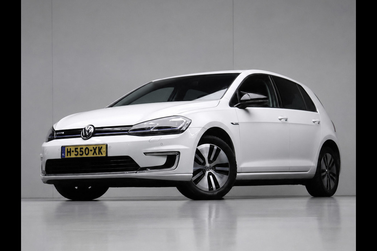 Volkswagen e-Golf Sport (APPLE CARPLAY,NAVI,CAMERA,PDC,STOELVERWARMING,CLIMATE,CRUISE,LED,GETINT,SPORTSTOELEN,LM VELGEN)