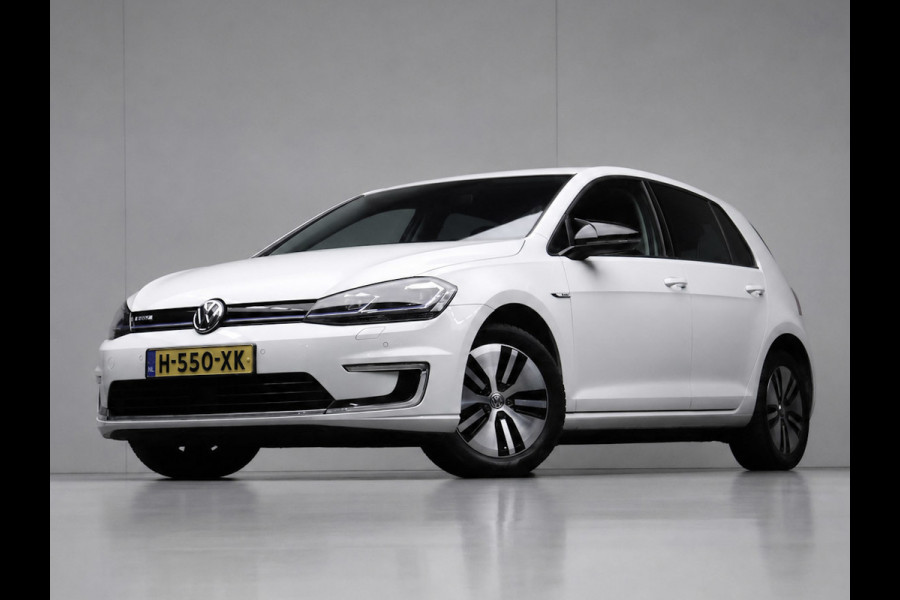 Volkswagen e-Golf Sport (APPLE CARPLAY,NAVI,CAMERA,PDC,STOELVERWARMING,CLIMATE,CRUISE,LED,GETINT,SPORTSTOELEN,LM VELGEN)
