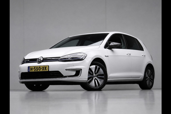 Volkswagen e-Golf Sport (APPLE CARPLAY,NAVI,CAMERA,PDC,STOELVERWARMING,CLIMATE,CRUISE,LED,GETINT,SPORTSTOELEN,LM VELGEN)